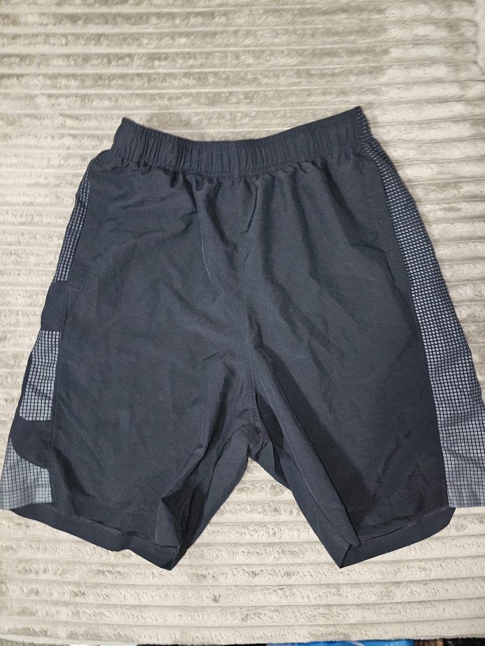Under Armour Men's Black Athletic Shorts with Side Pattern - ST5